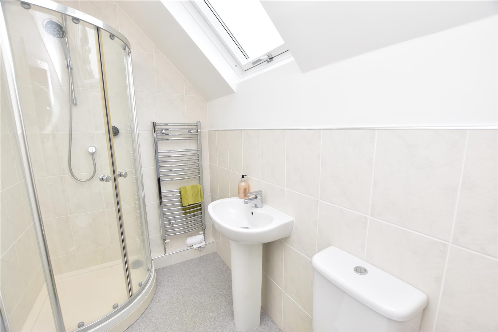 EN SUITE SHOWER ROOM